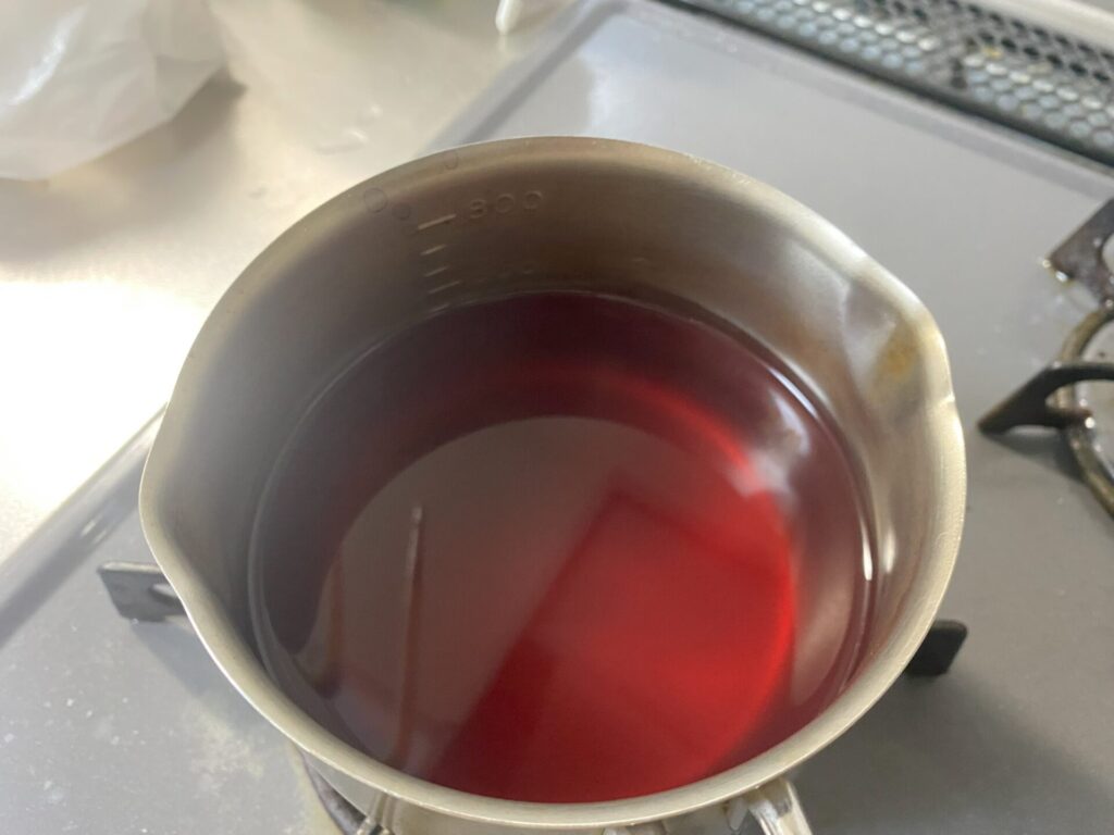 シソを煮た後の写真